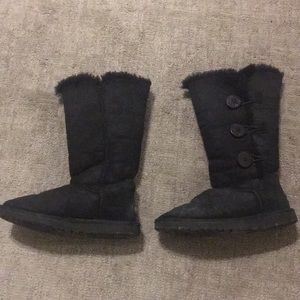 Black UGG triple button baileys